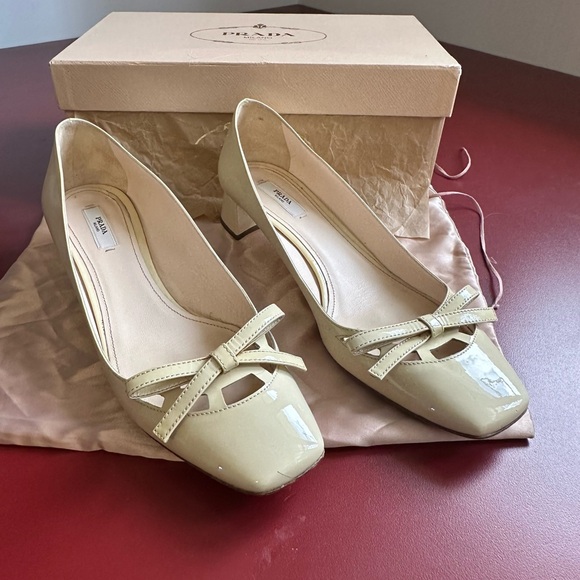 Prada Ivory Patent Low Heel Calzature Donna Mary Jane’s. Size 39.5 - Picture 1 of 12